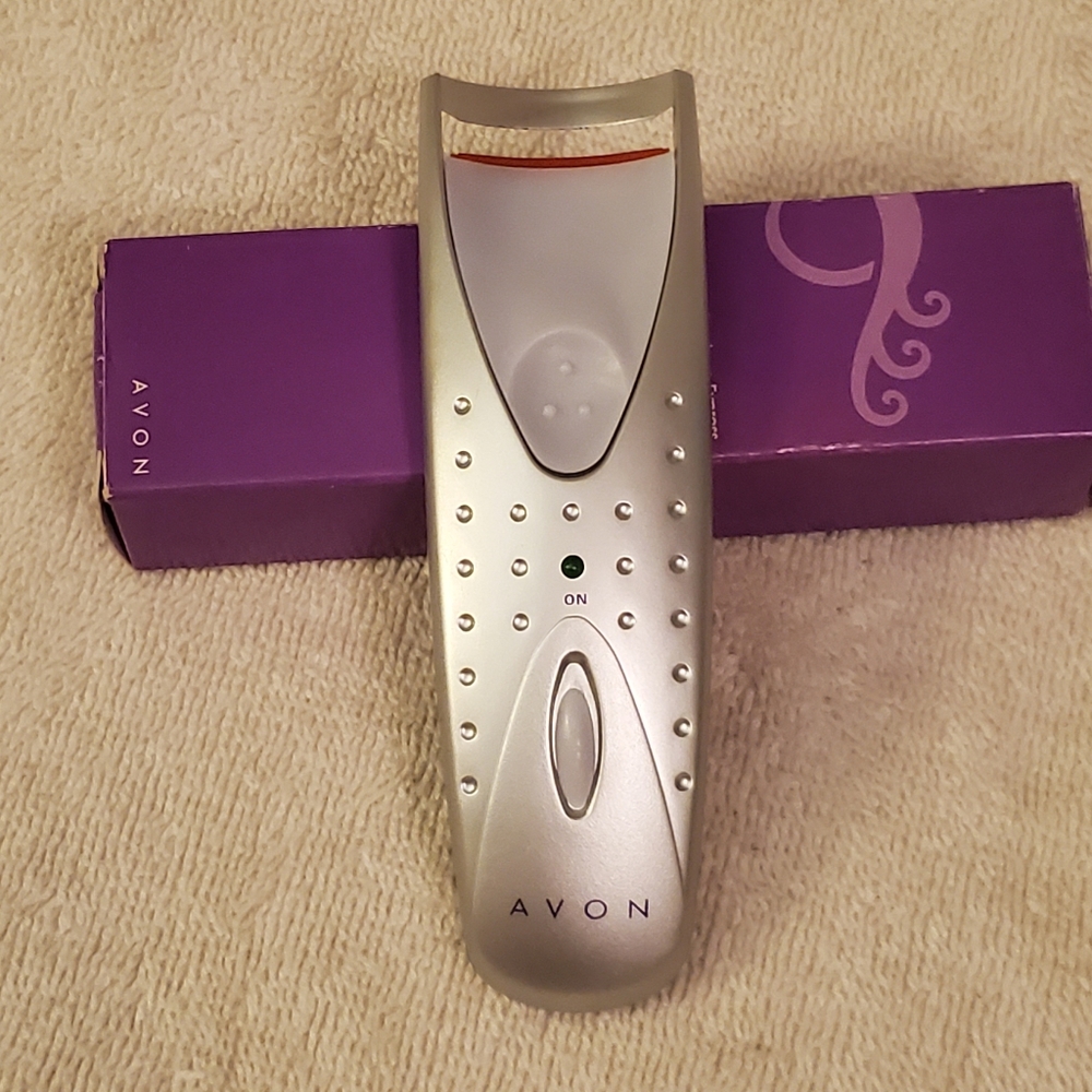 Eyelash curlers